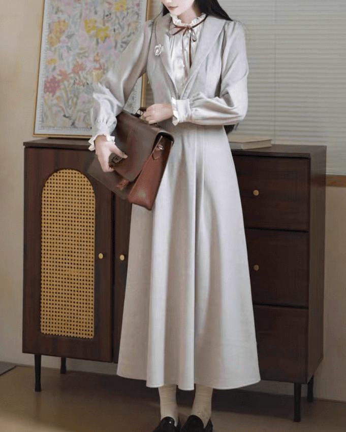 《上品さを引き立てる》静寂の午後に花咲くワンピース