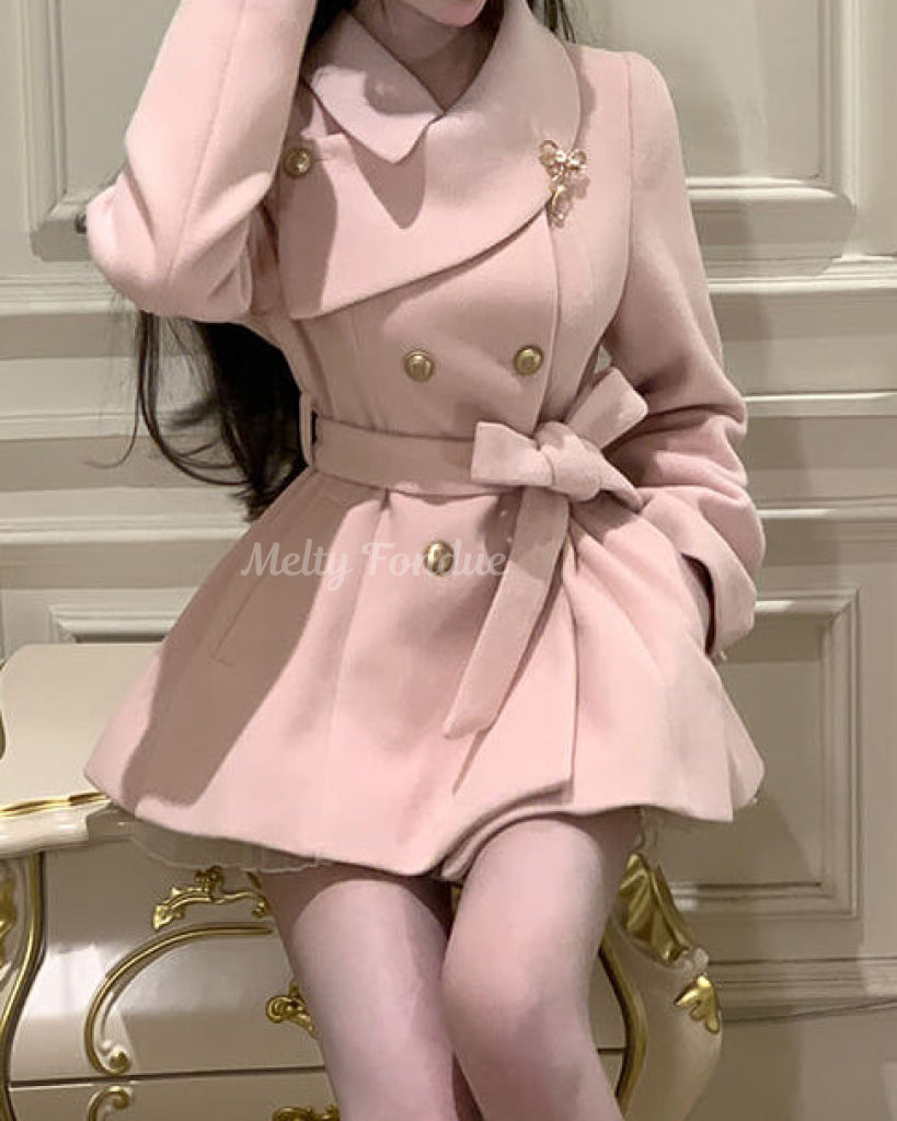 《ふんわり広がるAラインシルエット》舞踏会へ出かけるお姫様のコート