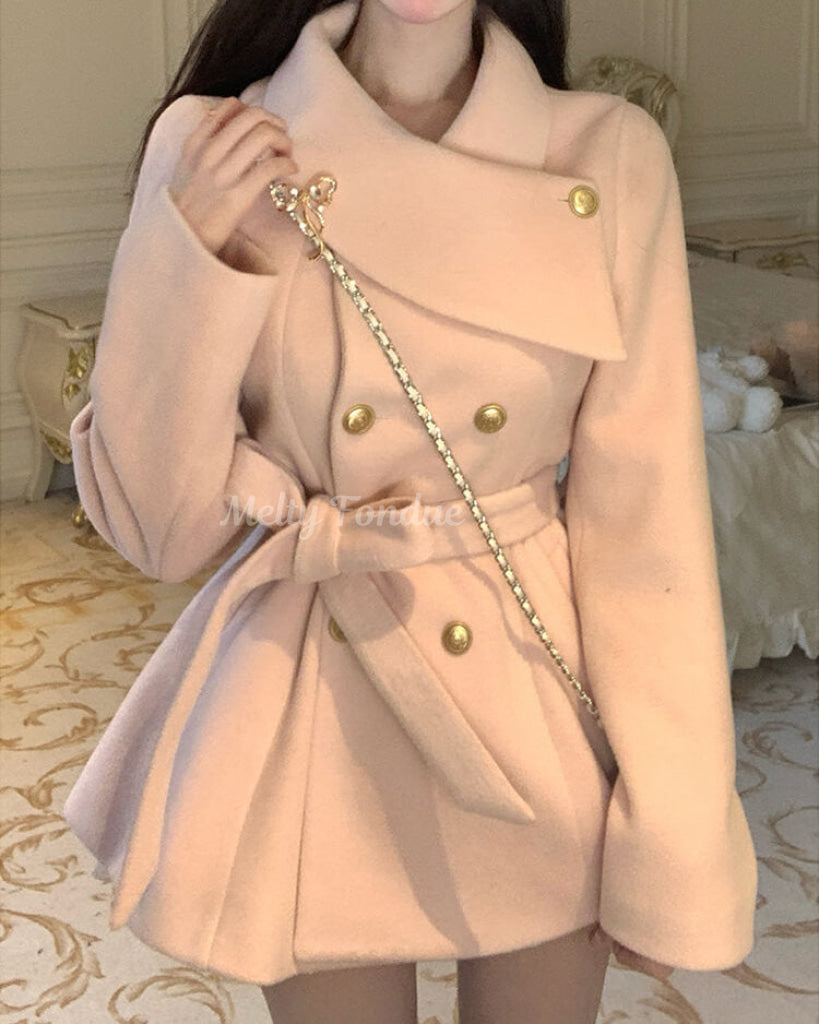 《ふんわり広がるAラインシルエット》舞踏会へ出かけるお姫様のコート