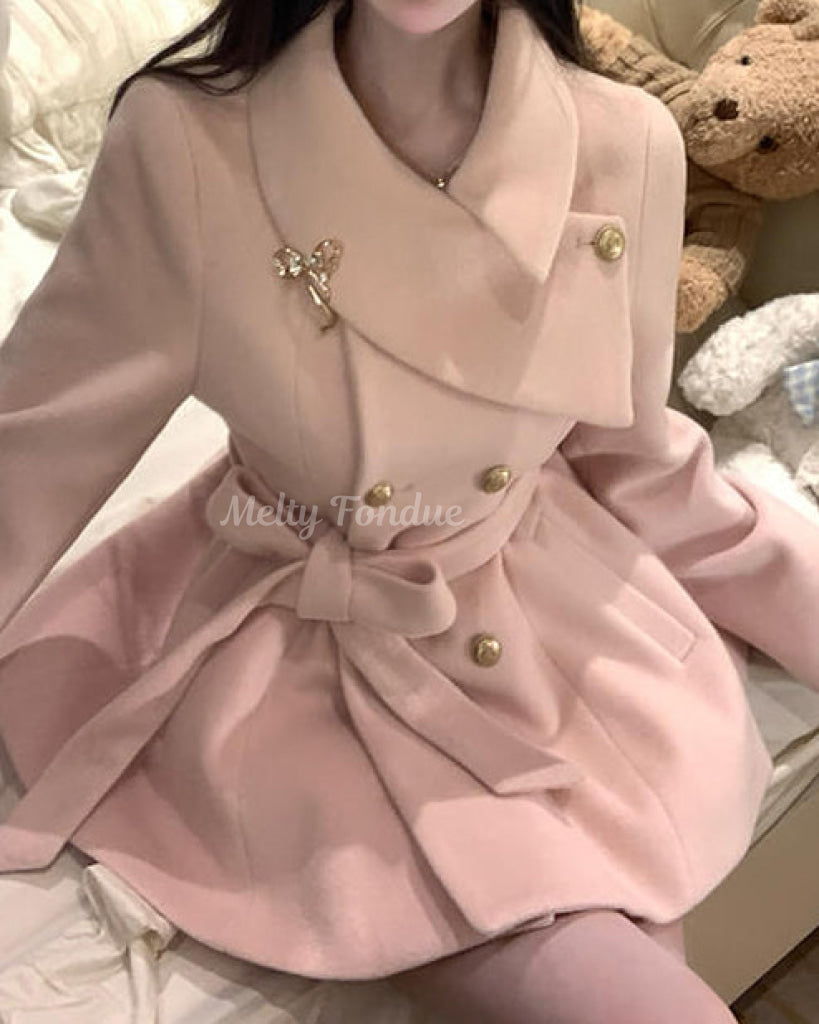 《ふんわり広がるAラインシルエット》舞踏会へ出かけるお姫様のコート