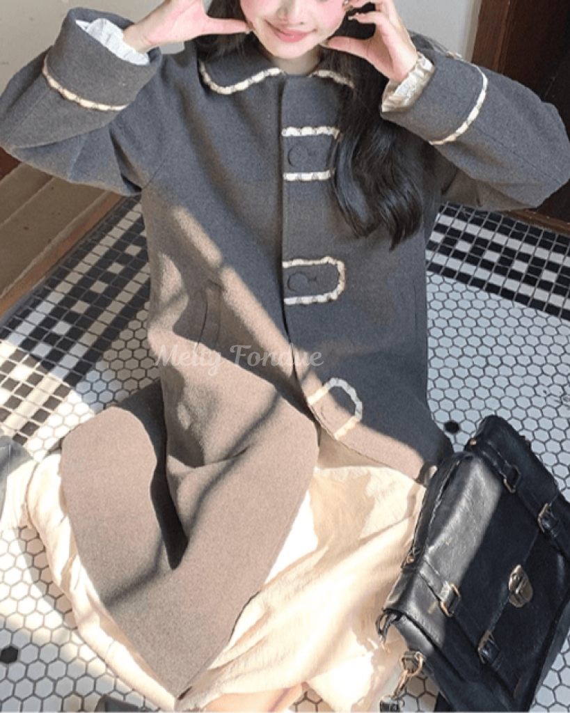 おとぎ話の本棚に隠れたプリンセスコート