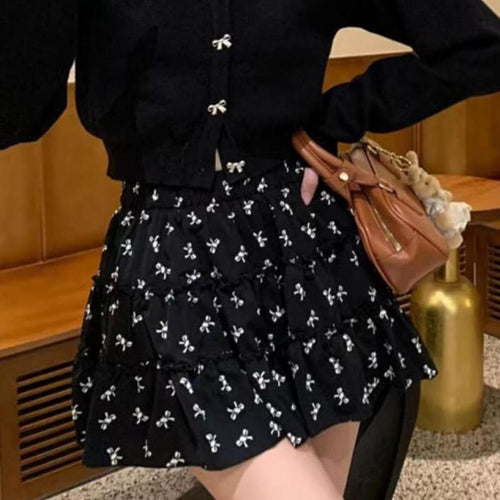 《ふんわりシルエットで、軽やかにときめく》リボンを結ぶ秘密のスカート