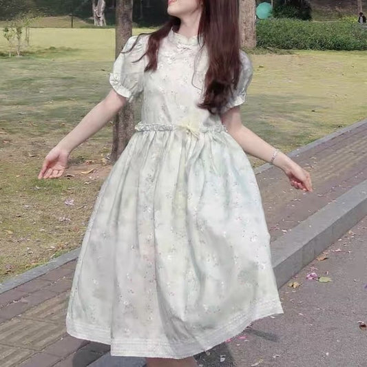 花畑で寝転ぶ少女の夢ワンピース