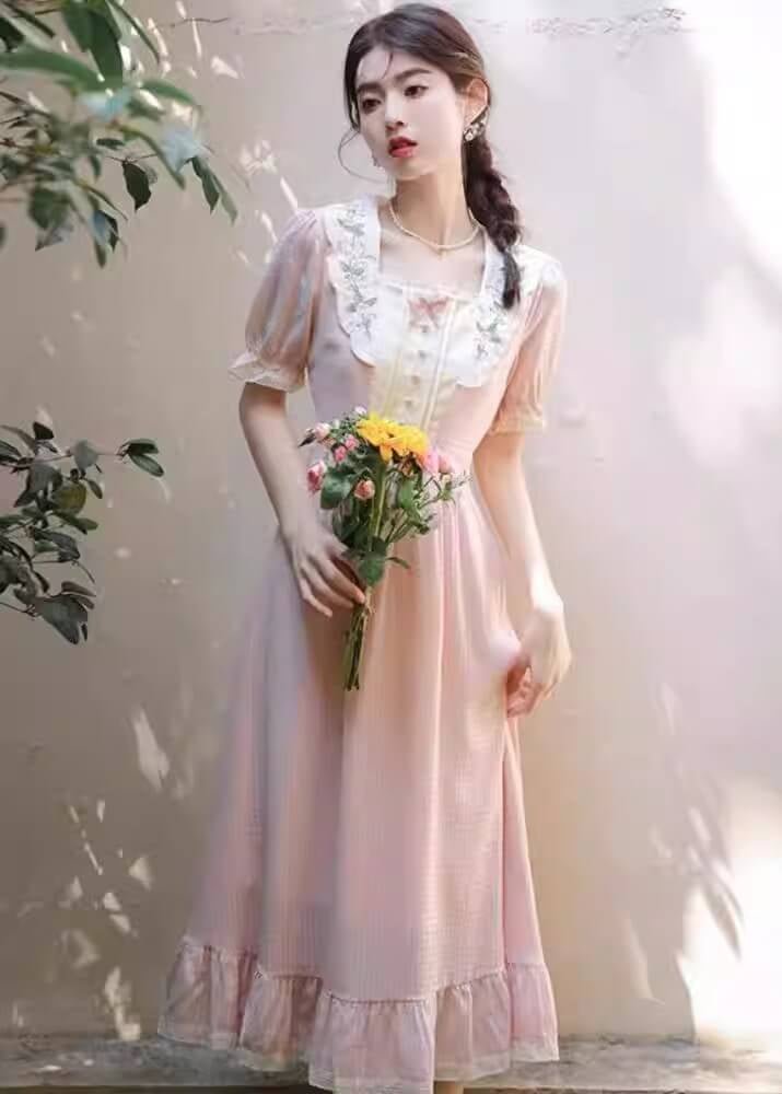 公式】《ヒロイン気分のお出かけ服》花風に包まれるワンピース 