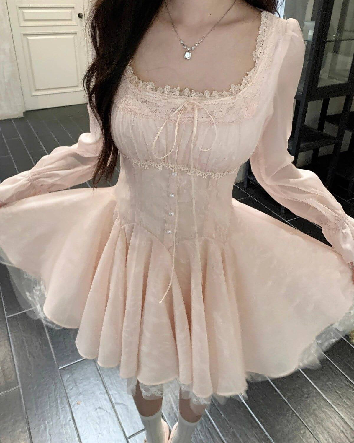 【ふわふわスカート】祝福の光に包まれるワンピース(全2色)