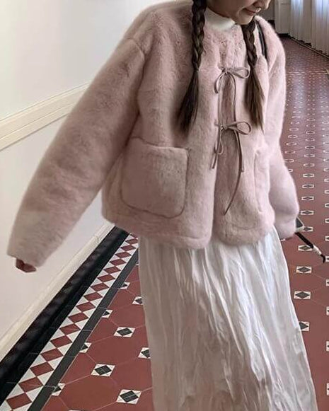 《あたたかさも可愛さも両立》ときめきの余韻をまとうリボンコート