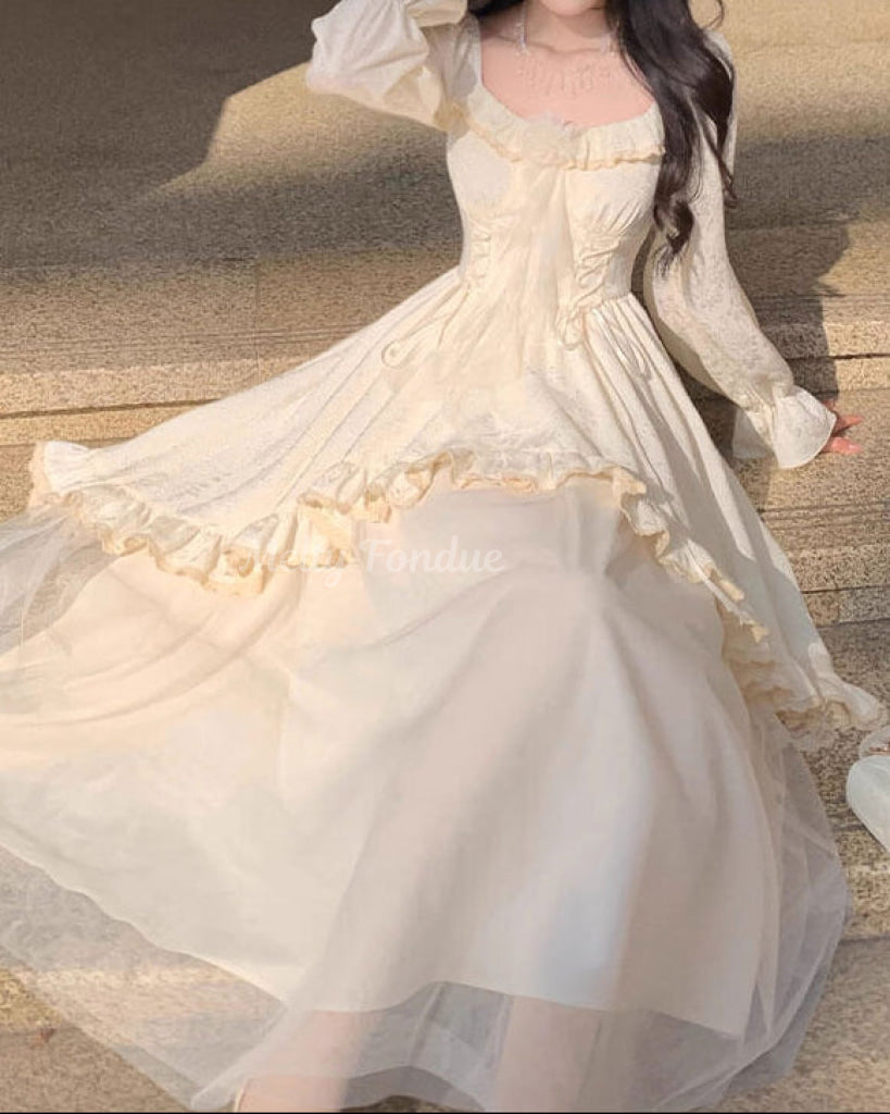 陽だまりの宮殿で揺れるルミエールワンピース