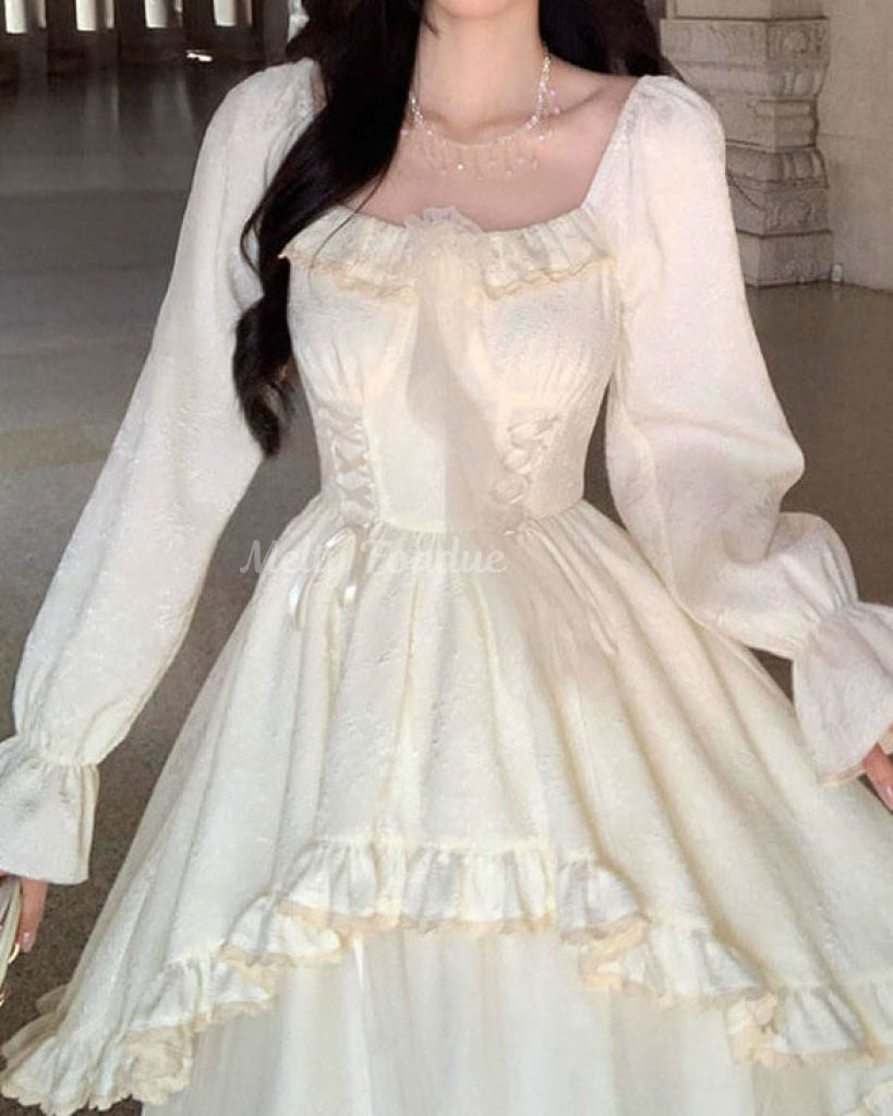 陽だまりの宮殿で揺れるルミエールワンピース