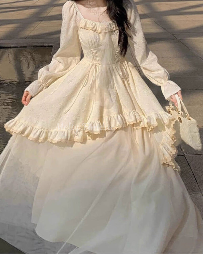 陽だまりの宮殿で揺れるルミエールワンピース