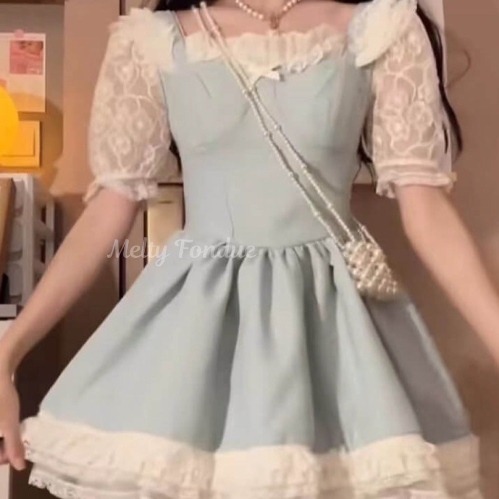 馬車の迎えを待つお姫様のワンピース