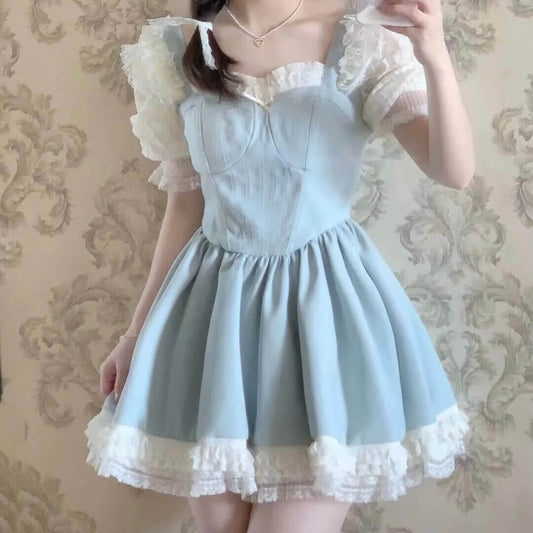 馬車の迎えを待つお姫様のワンピース