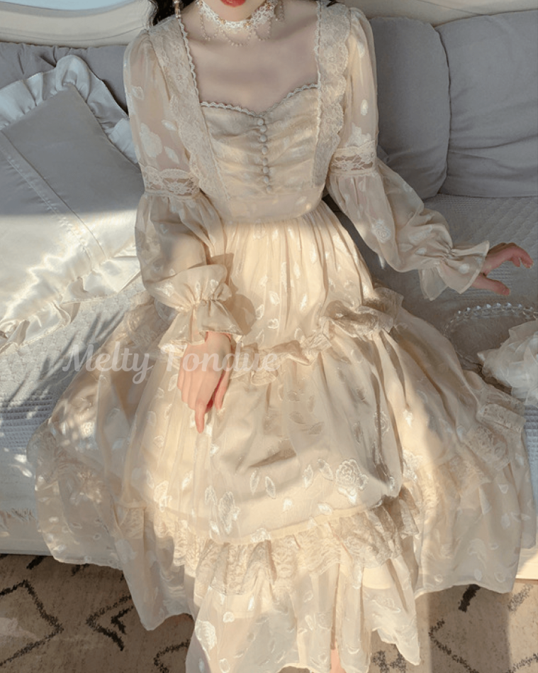 物語に迷い込んだお姫様のワンピース