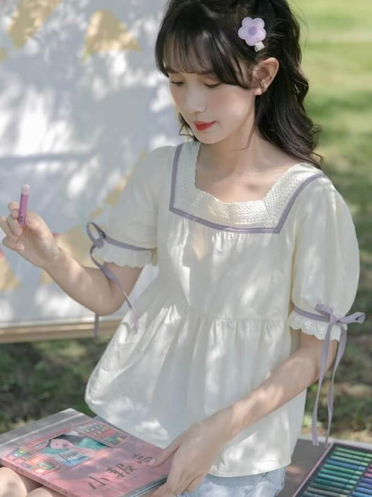 木漏れ日浴びるガーリートップス