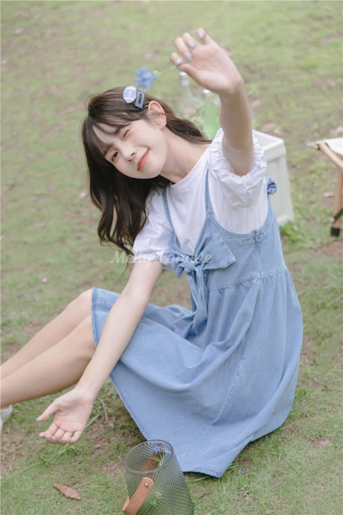 木陰で出会う女の子のジャンパースカート