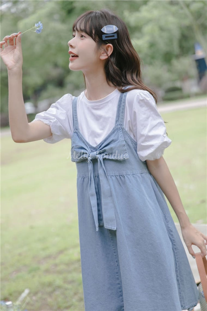 木陰で出会う女の子のジャンパースカート