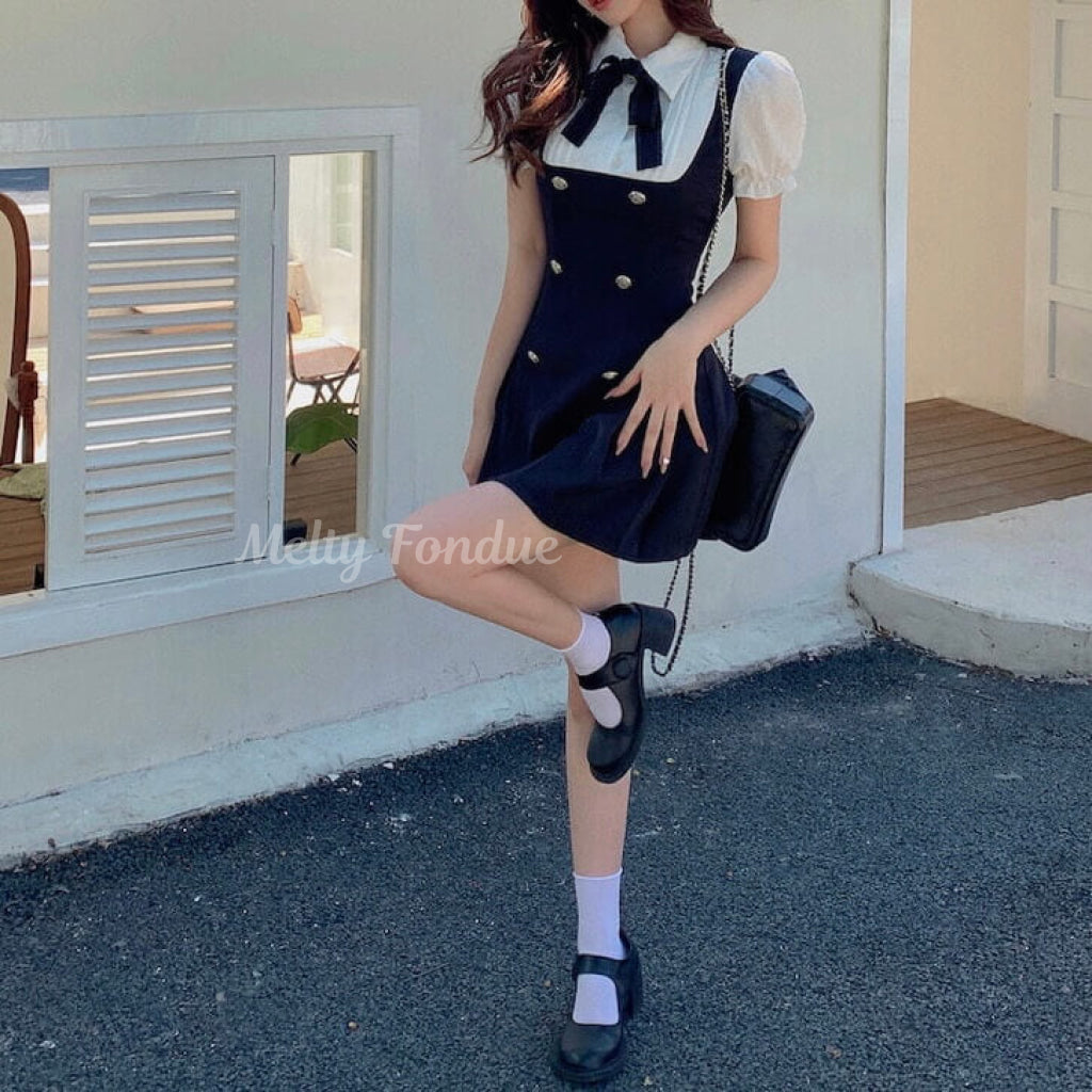 お忍びデートなお嬢様のワンピース