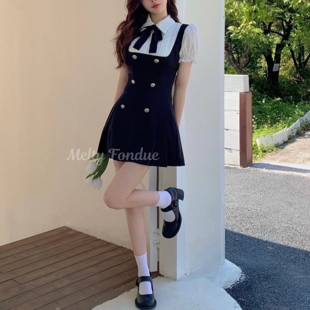 お忍びデートなお嬢様のワンピース