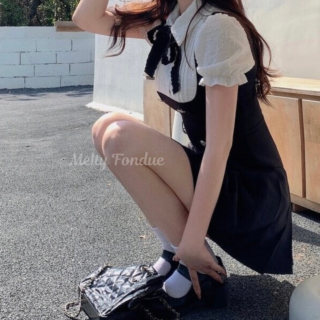 お忍びデートなお嬢様のワンピース