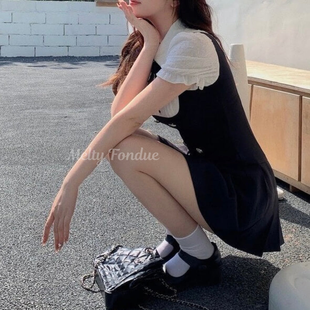 お忍びデートなお嬢様のワンピース