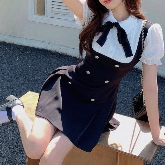 お忍びデートなお嬢様のワンピース