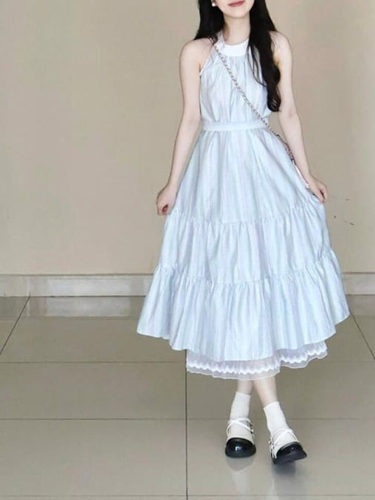 青空に手を伸ばすワンピース