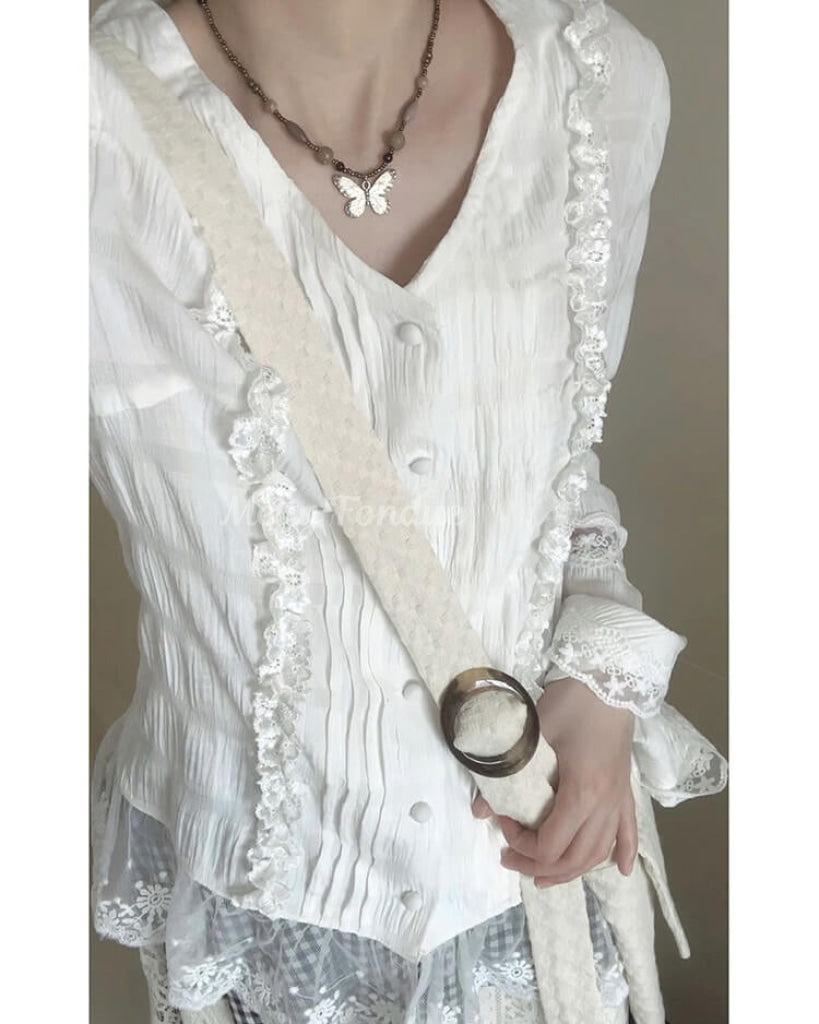 【レースの透け感】花影に揺れるレースブラウス