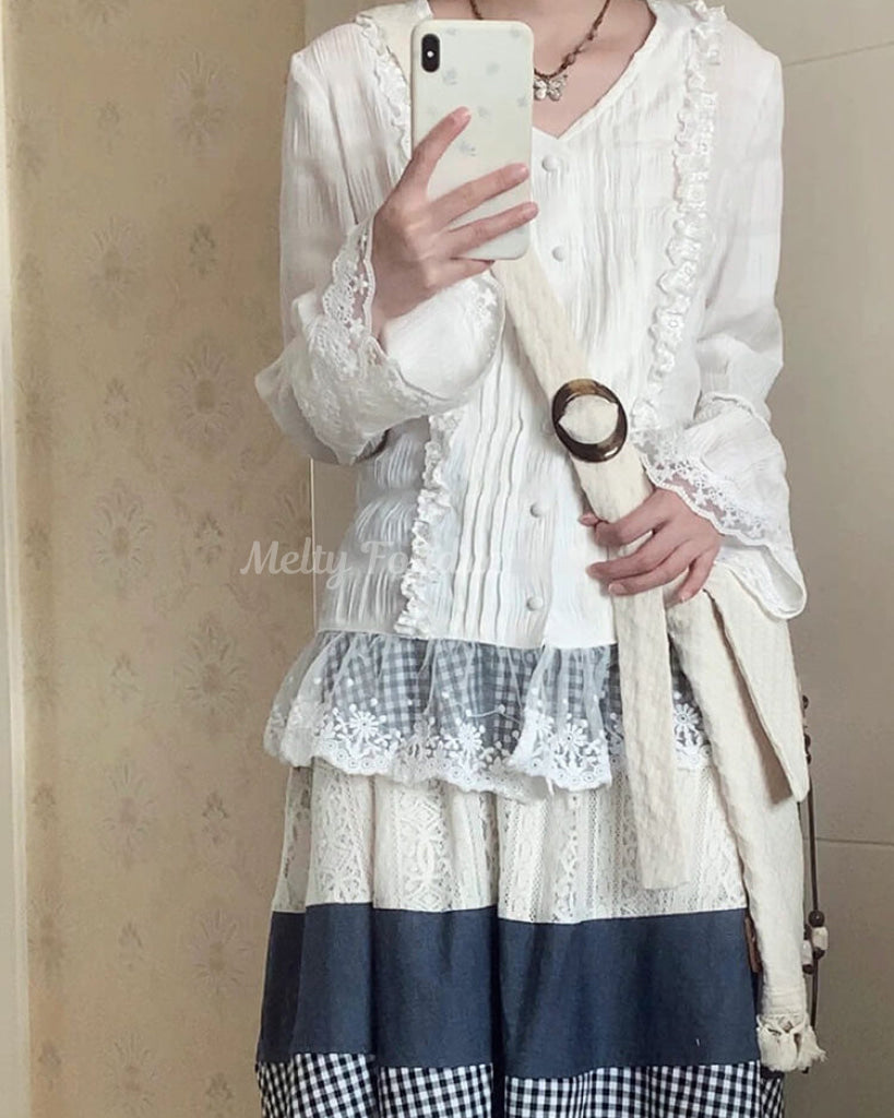 【レースの透け感】花影に揺れるレースブラウス