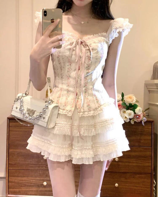 ロマンティックな午後のティータイムトップス