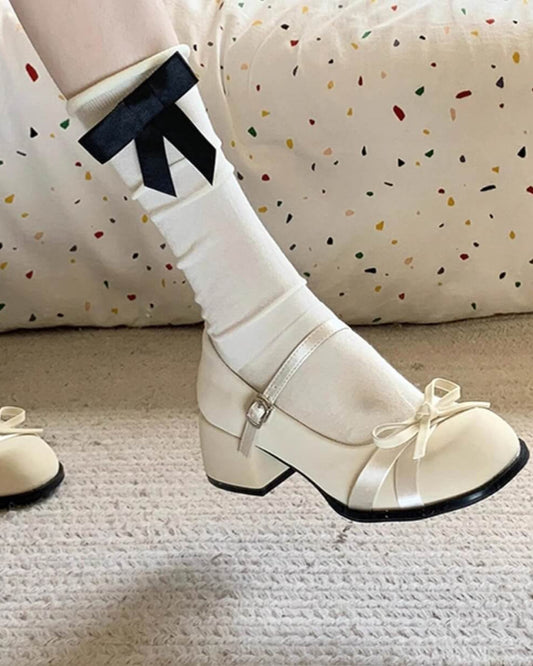 お城の鍵と純白のリボンシューズ