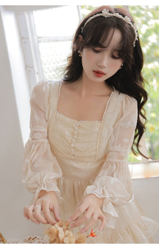物語に迷い込んだお姫様のワンピース