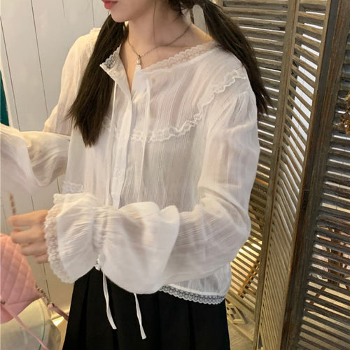 《やさしい透明感をまとう服》おとぎ話を伝えるのブラウス