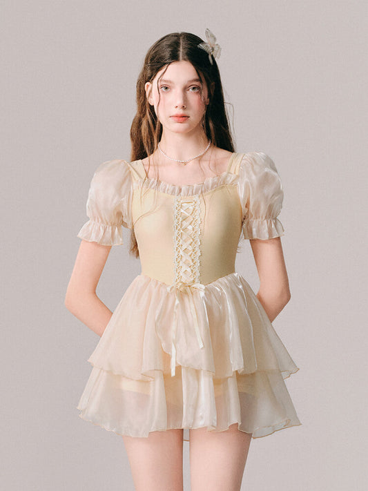 優雅な一日を過ごすお姫様の水着