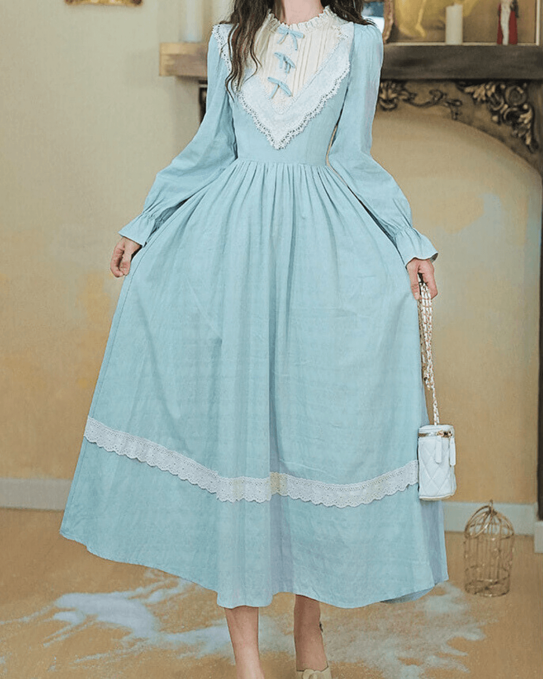 【上品な透明感】湖畔に咲くミルクブルーの花ワンピース