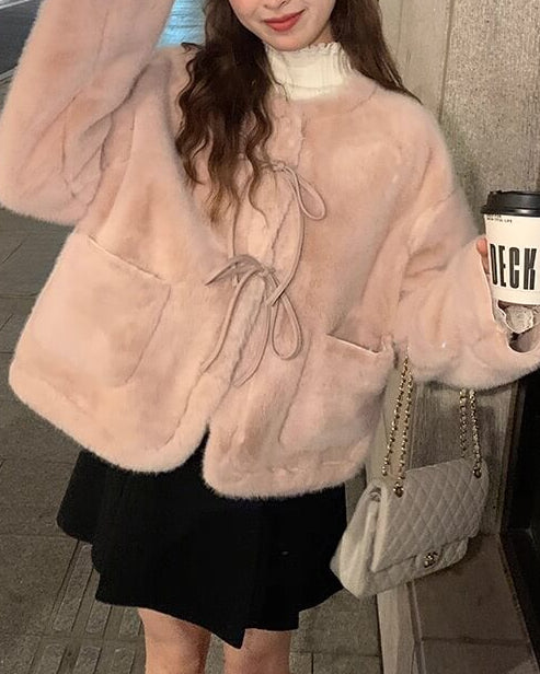 《あたたかさも可愛さも両立》ときめきの余韻をまとうリボンコート