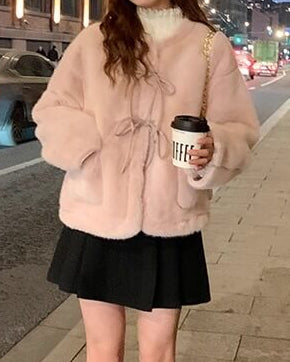 《あたたかさも可愛さも両立》ときめきの余韻をまとうリボンコート