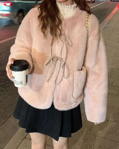 《あたたかさも可愛さも両立》ときめきの余韻をまとうリボンコート