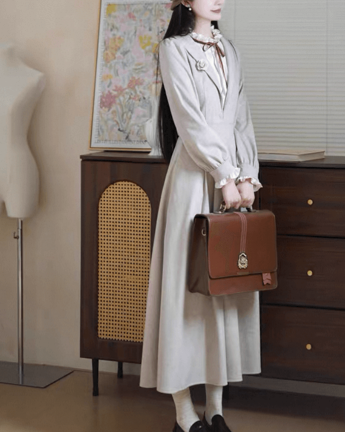 《上品さを引き立てる》静寂の午後に花咲くワンピース