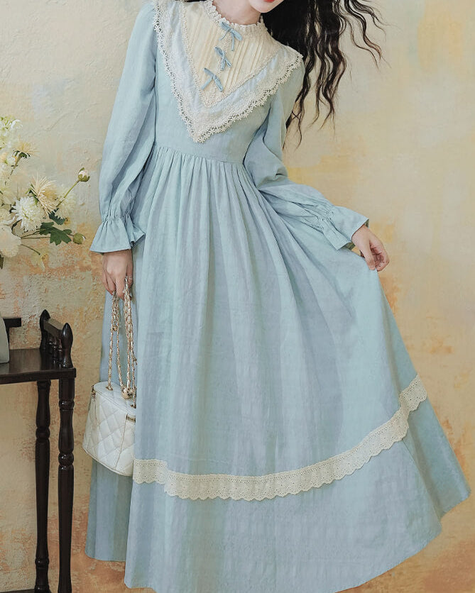 【上品な透明感】湖畔に咲くミルクブルーの花ワンピース