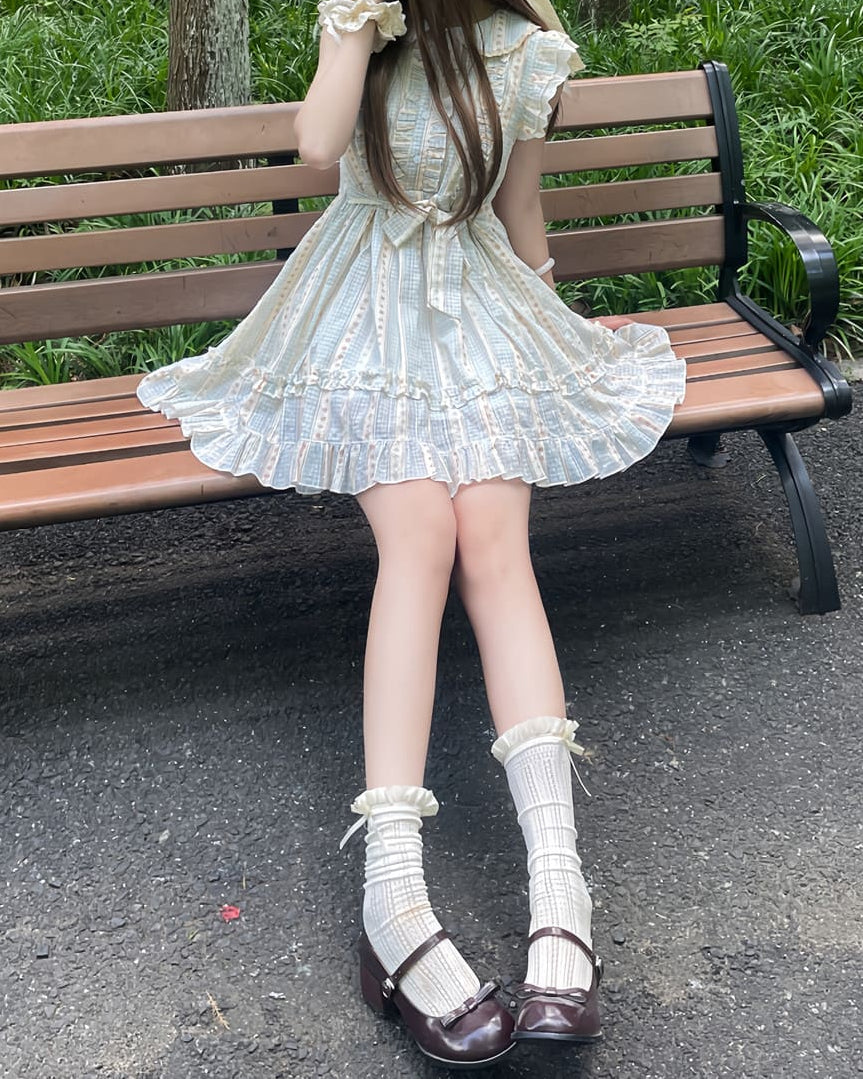《レースとフリルに恋する一着》夢物語を見つめる女の子ワンピース