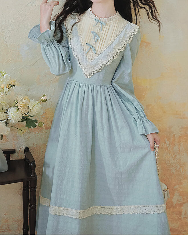 【上品な透明感】湖畔に咲くミルクブルーの花ワンピース