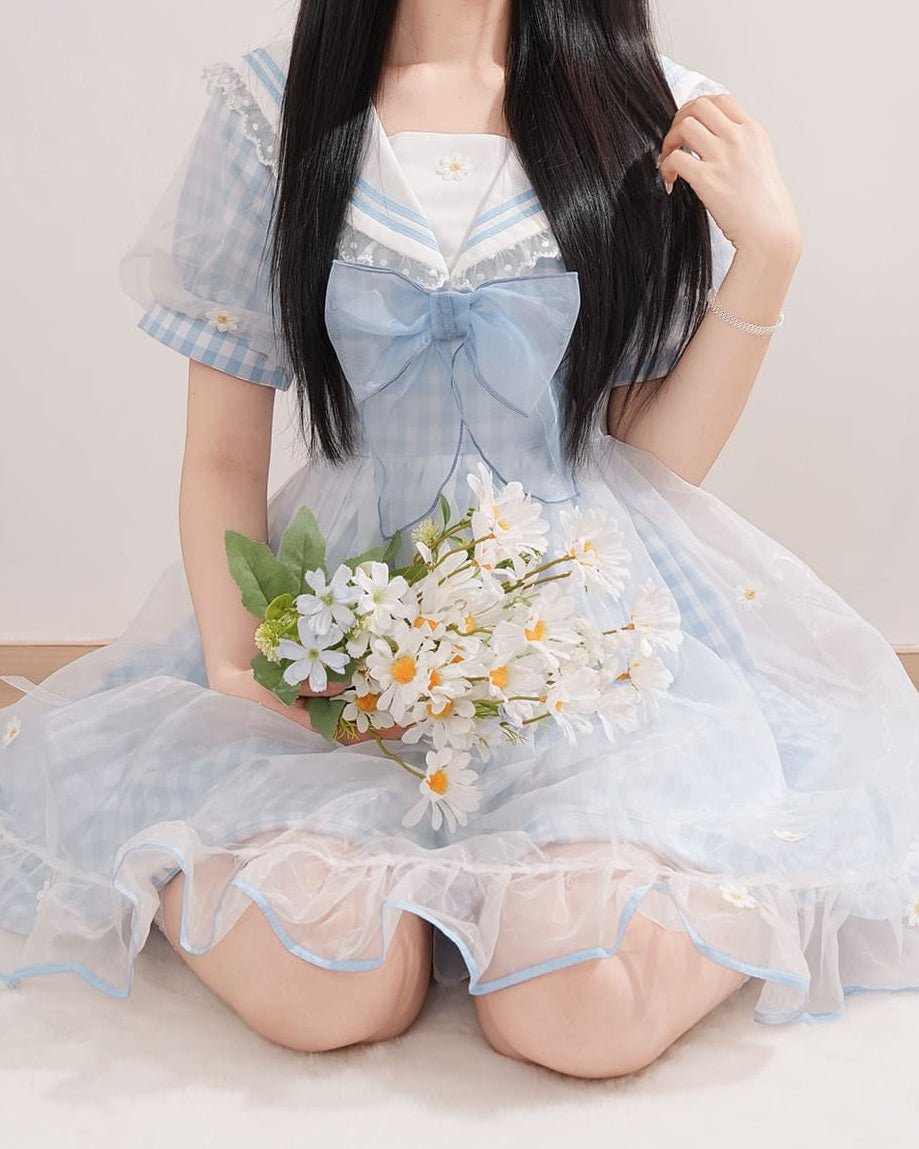 《後ろ姿まで愛らしい》お花畑のティーパーティーワンピース