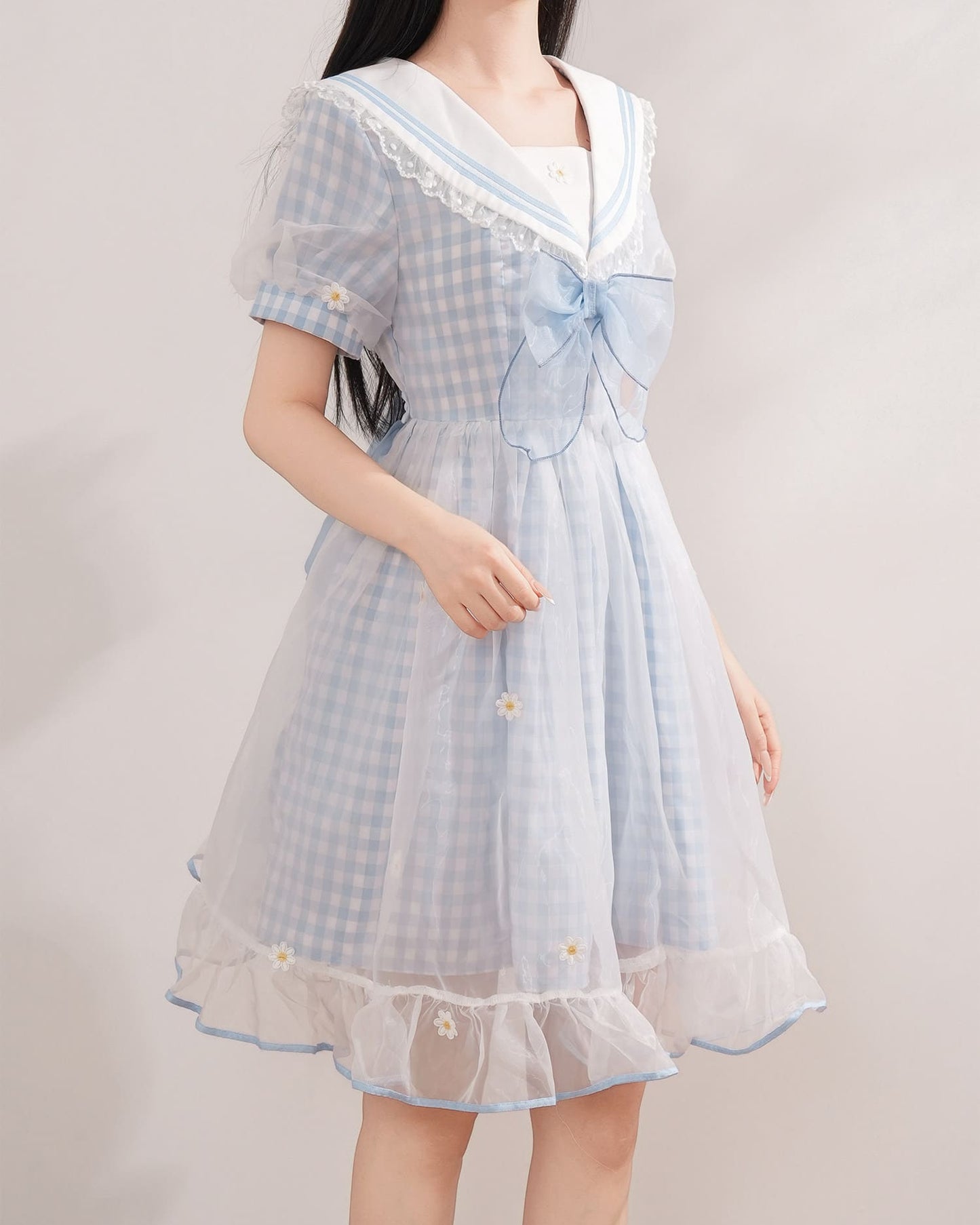 《後ろ姿まで愛らしい》お花畑のティーパーティーワンピース