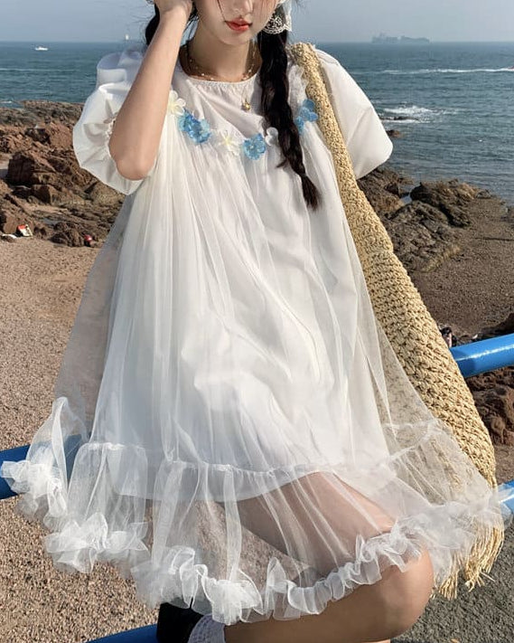 《一目で恋する透明感》きらめく海辺と白花のプリンセスワンピース