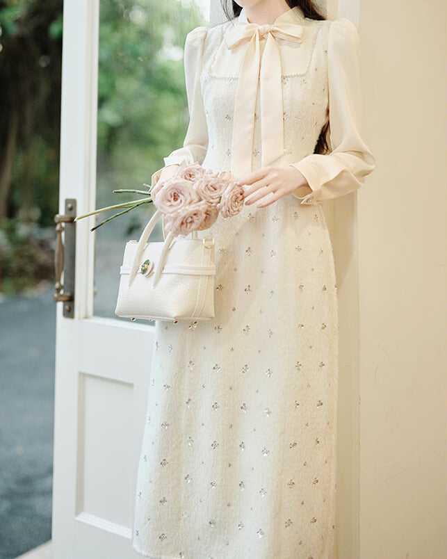 《お呼ばれコーデにも最適》花かんむりの誓いを紡ぐホワイトワンピース