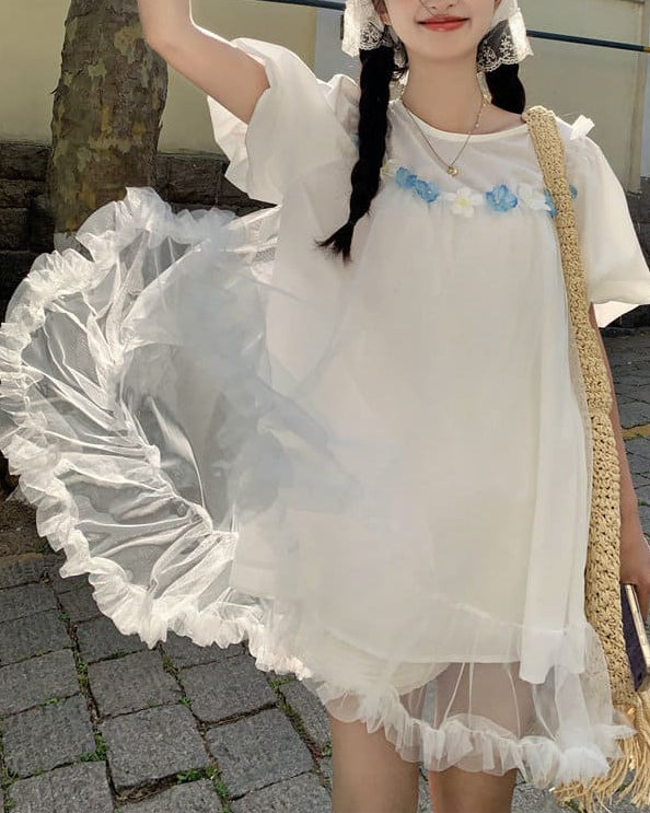 《一目で恋する透明感》きらめく海辺と白花のプリンセスワンピース