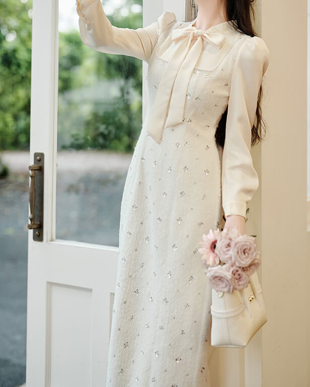 《お呼ばれコーデにも最適》花かんむりの誓いを紡ぐホワイトワンピース