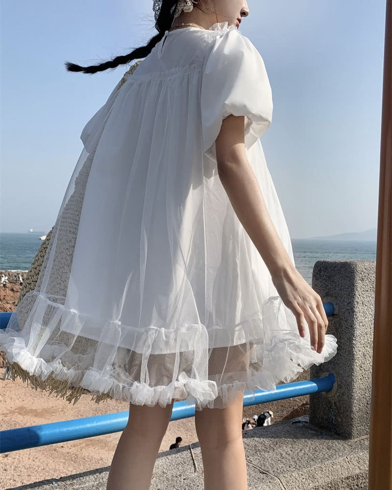 《一目で恋する透明感》きらめく海辺と白花のプリンセスワンピース