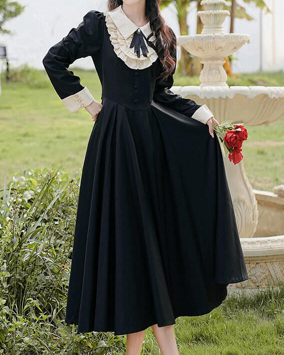お城の庭で優雅なカフェタイムワンピース