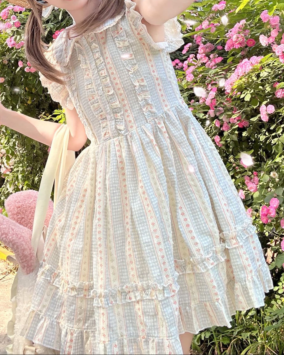 《レースとフリルに恋する一着》夢物語を見つめる女の子ワンピース