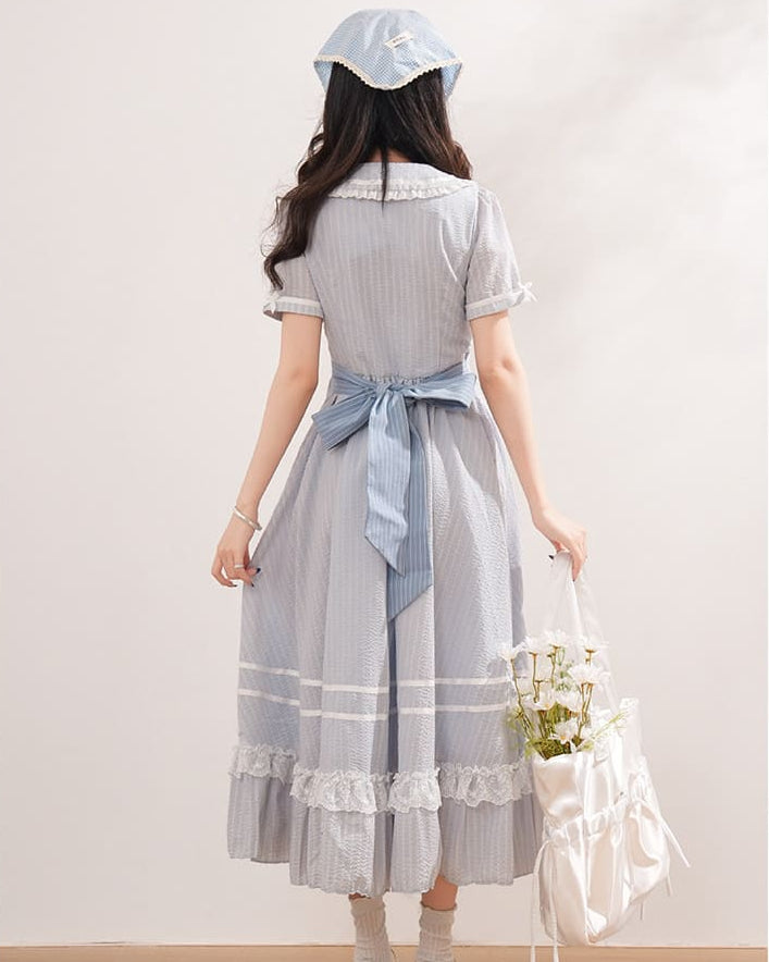 《後ろ姿まで可愛らしい》空のお城のお姫様ワンピース